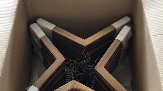 02b07f4d70d1a85e6d284b166193663d 意昂衣架厂包装2.jpg